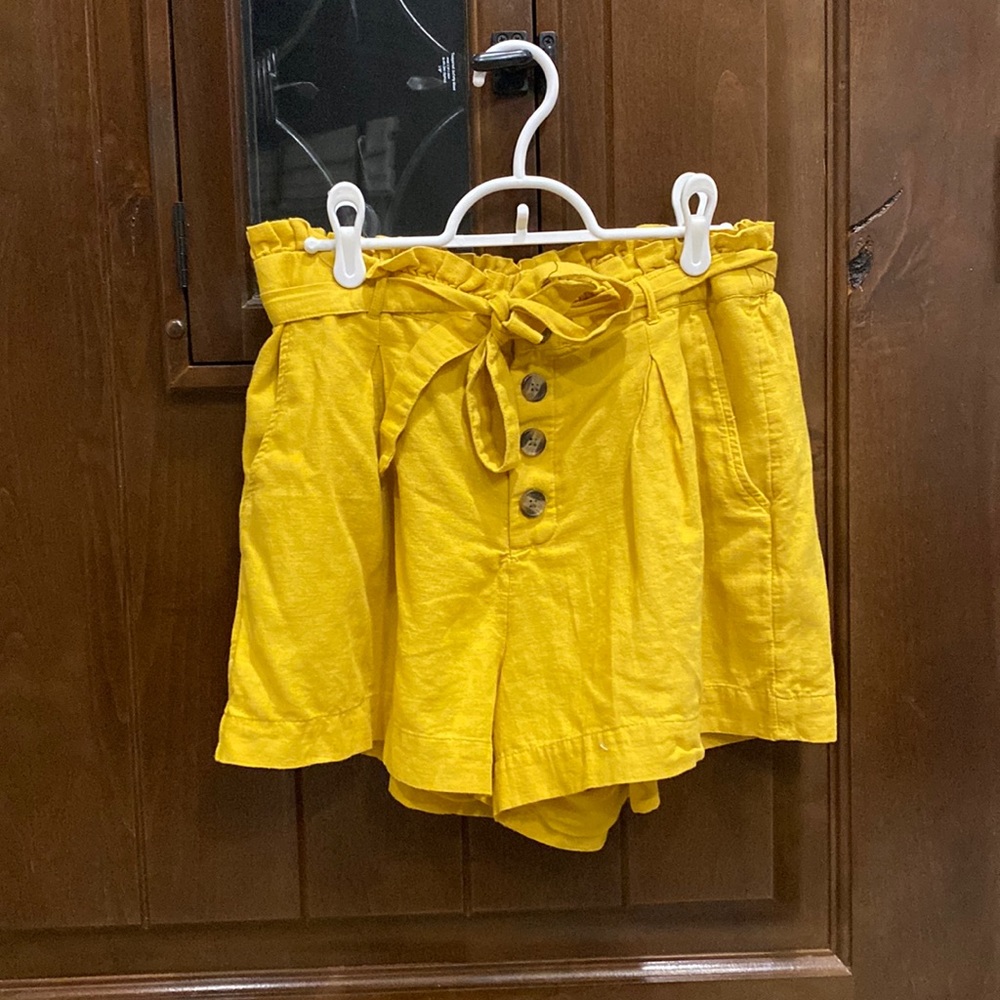 american eagle large yellow flowy shorts size large